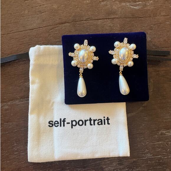Self-Portrait Gold Pearl Droplet Earrings - Picture 4 of 6